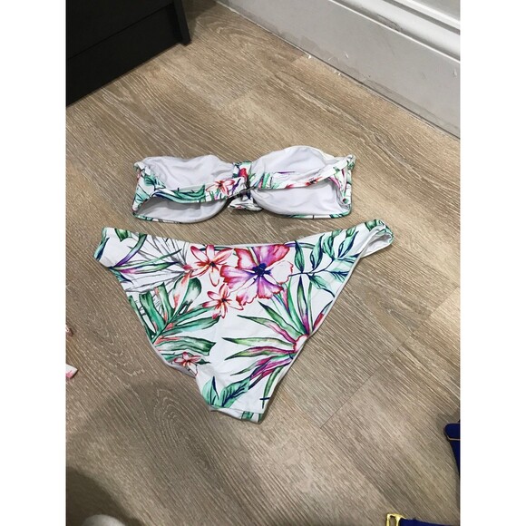 Floral tropical Bikini two piece set - Picture 2 of 3